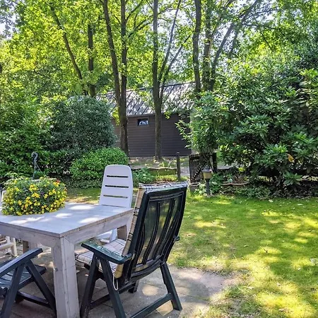 Sfeervol Chaletje In Rustige Bosrijke Omgeving Horská chata *